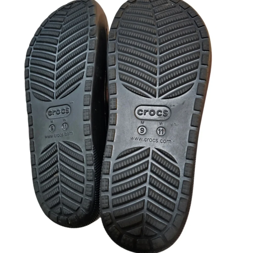 **SOLD** Crocs Adult Classic Cozzzy Sandals - Picture 8 of 9